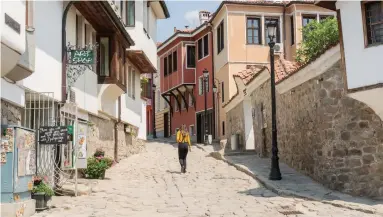  ?? SEBASTIAN MODAK THE NEW YORK TIMES ?? The city's Old Town, spread over three hills, is a blend of 19th-century houses, Roman ruins and medieval arches.