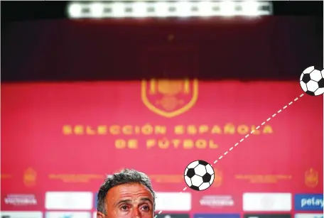  ?? EFE ?? Luis Enrique se dirige a algunos de sus jugadores en Las Rozas