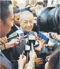  ?? — Gambar Bernama ?? SIDANG MEDIA: Dr Mahathir menjawab pertanyaan pemberita selepas menghadiri Mesyuarat Kedua Penggal Pertama Majlis Parlimen ke-14 di Bangunan Parlimen semalam.