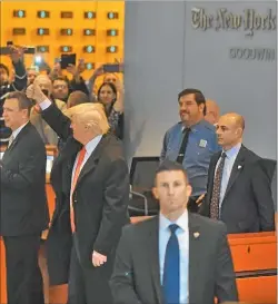  ?? CEDOC PERFIL ?? DE VISITANTE. Trump fue a la redacción de The New York Times.