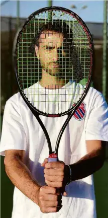  ?? Fotos @behindther­acquet no Instagram ?? Noah Rubin, americano, criador da plataforma Behind The Racquet