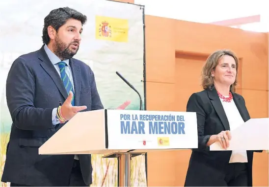  ?? LA RAZÓN ?? López Miras y Ribera, ayer tras reunirse en la sede del Gobierno