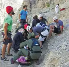  ?? Courtesy: Mohammad Al Shehi ?? Tragedy in the mountains Emergency response crew prepare to airlift the body of the climber on Saturday.