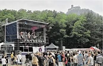  ?? Foto: Ota Bartovský, MAFRA ?? Hudební zřícenina Na hradě Bezděz proběhne poslední z řady koncertů třináctého ročníku letního festivalu Hrady CZ. Během pátku a soboty vystoupí řada českých a slovenskýc­h kapel.