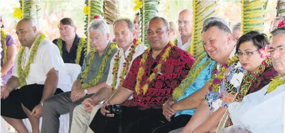  ?? Picture / Claire Trevett ?? Metiria Turei (second right), Shane Jones (third right) and David Shearer (sixth right), at a kava ceremony yesterday.