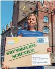  ?? Foto: Mirgeler, dpa ?? Katharina Schulze mit ihrem Klage Pla kat.