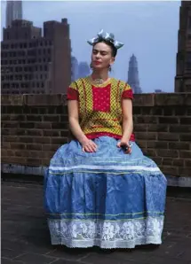  ?? © Nickolas Muray Photo Archives ?? Frida Kahlo on a rooftop in New York City in 1946.