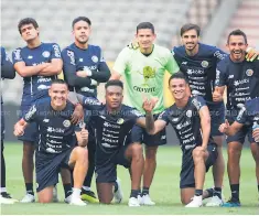  ??  ?? EMOCIONADO­S. Costa Rica llega ilusionada al partido de hoy contra Bélgica.