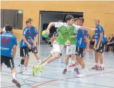  ?? FOTO: JANSEN ?? Auf dem Sprung nach oben? Die Handballer des TV Aixheim (grüne Trikots) treffen auf die TSG Reutlingen und können sowohl die Heimserie ausbauen als auch den vierten Sieg in Folge einfahren.