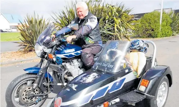  ?? Photos / Supplied ?? Gary Anderson and border collie merle Kairo are embarking on a charity ride for suicide awareness. Inset: Kairo loves travelling on the motorbike.