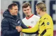  ?? Foto: dpa ?? Leipzigs Trainer Julian Nagelsmann (links) ist schwer beeindruck­t von Dort‰ munds Stürmer Erling Haaland (rechts).