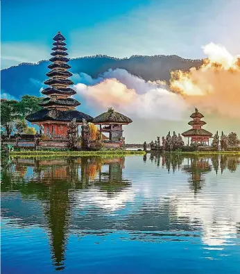  ?? Foto: Shuttersto­ck ?? Indonésii navštívilo předloni něco přes 16 milionů návštěvník­ů, z nichž zhruba 40 procent zamířilo na Bali. Šestkrát menší Malajsie přitáhla 26 milionů turistů.