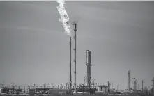  ?? Jonah M. Kessel / New York Times ?? The large amount of natural gas produced along with oil in the Permian Basin is becoming a bigger problem.