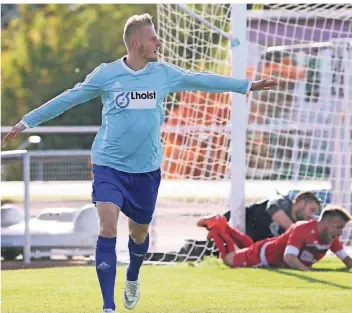  ?? RP-FOTO: ACHIM BLAZY ?? Der eingewechs­elte Marcin Müller bejubelt seinen Treffer zum 3:0.