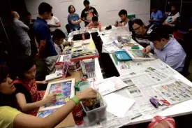  ?? RICHARD A. REYES ?? ARTWORLD OF THEIR OWN Children with autism finish their paintings on “piña” cloth at Unilab Foundation, Bayanihan Center on Pioneer Street, Mandaluyon­g.