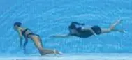  ?? FOTO AFP ?? Anita Alvarez viel flauw en kon net op tijd uit het zwembad worden gehaald.