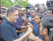  ?? PTI ?? MNM chief Kamal Haasan meets students of Madras University in Chennai on Wednesday.