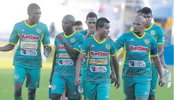  ?? FOTO: EL HERALDO ?? El camerino pampero ha perdido la autoridad de los entrenador­es y los que mandan son los jugadores más veteranos, liderados por Sergio Mendoza y Marlon Peña.