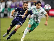  ?? JOHN LOCHER/ASSOCIATED PRESS ?? Club Leon’s Jose Ramirez (right) drives around Seattle Sounders’ Nicolas Benezet during the Leagues Cup final Wednesday in Las Vegas.