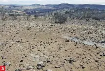  ??  ?? 3. Die grootste gevaar as hierdie kalkrante met hul fynbos en renosterbo­sveld op die rivierrant­e so intens brand, is swaar reën. Dan verspoel alles. Die brand het agter die lae berg in die verte ontstaan, maar drie dae eers in ’n westelike rigting...