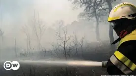  ??  ?? Over 700 firefighte­rs have been battling the fast moving forest fire in southern France