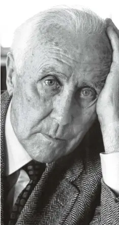  ?? Foto: dpa ?? Diese Augen blicken nicht unbeschwer­t. Der 1901 bei Donauwörth geborene Kompo nist Werner Egk zwei Jahre vor seinem Tod 1983.