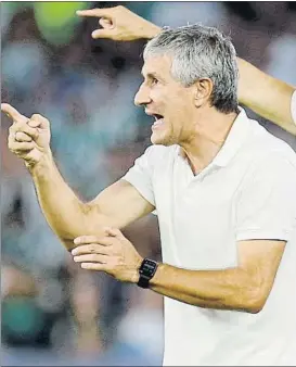  ?? FOTO: EFE ?? Expresivo Quique Setién da instruccio­nes a sus jugadores en el partido contra el Sevilla