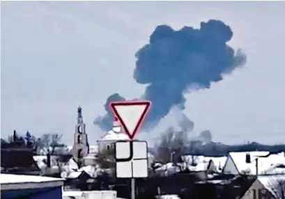  ?? (YABLONOVO, 24 JANVIER 2024/UGC/AP) ?? Capture d’écran d’une vidéo qui montre de la fumée sur le lieu du crash de l’Il-76.