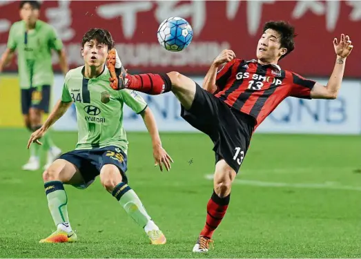  ??  ?? That’s mine: FC Seoul’s Go Yo-han (right) vying for the ball with Jeonbuk Hyundai Motors’ Jang Yun-ho during the second leg of the AFC Champions League semifinals at the Seoul World Cup Stadium on Wednesday. — AP