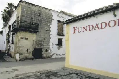  ?? Fotos: Marco Schicker ?? „Fundador“im Barrio San Mateo, Jerez. In den Gassen riecht es nach Kork und Wein.