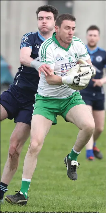  ?? Picture: Paul Connor ?? Nigel Tighe of St Patrick’s is first to this ball during his side’s Junior B Championsh­ip clash with Simonstown in Slane on Sunday.