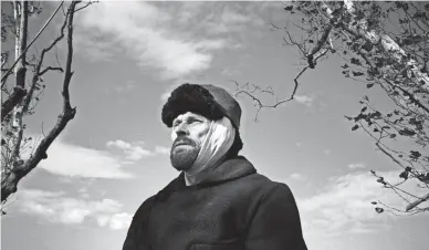  ??  ?? Willem Dafoe plays Vincent Van Gogh in “At Eternity’s Gate.”