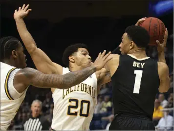  ?? D. ROSS CAMERON — THE ASSOCIATED PRESS ?? Cal’s Paris Austin, left, and Matt Bradley surround Colorado’s Tyler Bey in the first half Thursday night. Cal scored a big victory over the No. 21 Buffaloes for its first win over a ranked team in a year.