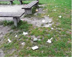  ?? Foto: Anna Mittl ?? Das letzte Eck in Neuburg: Der Müll hinter der Ostend Schule ist seit einiger Zeit ein gewohntes Bild.