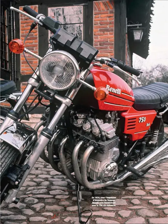  ??  ?? En 1974, sous l’impulsion d’Alejandro De Tomaso, Benelli crée l’événement avec la 750 six-cylindres.