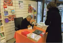  ?? - Crédits : TB ?? Michel Bras était en dédicaces ce samedi matin à la Maison du Livre.