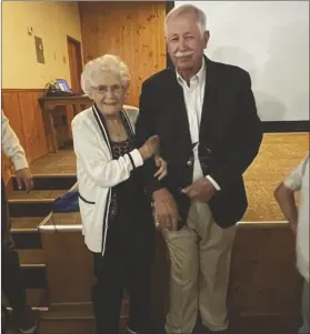  ?? RUBIN DUFFY PHOTO COURTESY OF KAYLIN ?? FROM RIGHT: Ron Rubin stands alongside his mother, Sadie Rubin, after Ron Rubin was named the 2023 Farmer of the Year by the Imperial County Farm Bureau.