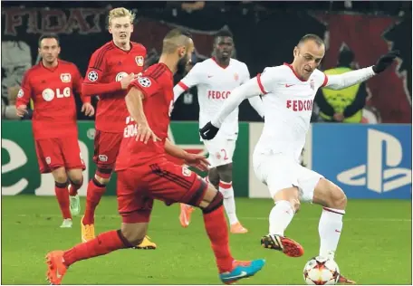  ?? (Photo Eric Dulière) ?? L’attaquant bulgare Dimitar Berbatov avait retrouvé son ancienne équipe du Bayer Leverkusen.