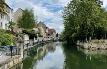  ?? ?? Dole, non proprio Venezia, ma vale certamente una sosta.