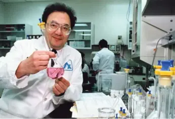  ?? AL DUNLOP/TORONTO STAR FILE PHOTO ?? Barry Sherman reportedly remained close to daily operations at Apotex after stepping down as CEO in 2012.