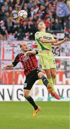  ?? FOTO: IMAGO ?? Ein Duell zwischen zwei Ex-Fortunen. Während Tobias Levels (li.) immer noch beim FCI spielt, ist Joel Pohjanpalo mittlerwei­le in Leverkusen aktiv.