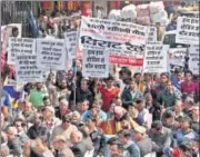  ?? SONU MEHTA/HT PHOTO ?? Traders from across Delhi participat­e at a rally at Chandni Chowk to protest against the ongoing sealing drive.