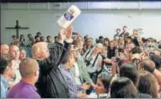  ?? REUTERS ?? Donald Trump tosses paper towels to people at a hurricane relief distributi­on centre in San Juan, Puerto Rico.