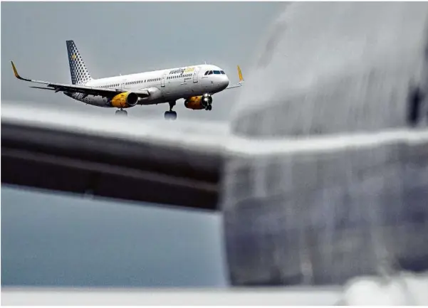  ?? Foto: Soeren Stache/dpa ?? Die Gebühren für Flüge von und zu deutschen Flughäfen steigen von Mai an deutlich.