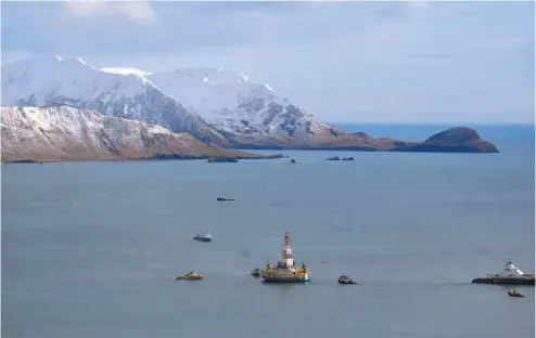  ?? JAMES BROOKS ASSOCIATED PRESS ?? Photo datant de 2013 qui montre une plateforme pétrolière de Shell dans la baie Kiliuda, en Alaska