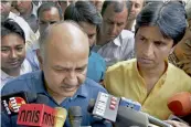  ??  ?? Deputy chief minister Manish Sishodia with party leader Kumar Vishwas after AAP’s PAC meeting.