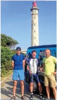  ??  ?? Au départ, Alain Bohard portait le tee-shirt de l’associatio­n Nathan, graine de soleil et le kilt de l’associatio­n La Sapaudia.