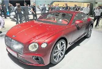  ??  ?? Bentley Continenta­l GT. La tercera generación de esta cupé de cuatro plazas tiene un motor V8 de 635 CV, caja automática de 8 velocidade­s y sistema de tracción integral.