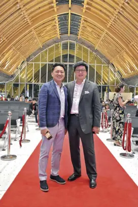  ??  ?? Megawide Chairman and CEO Edgar Saavedra and Integrated Design Associates (IDA) Founder and Principal Winston Shu during the inaugurati­on of MCIA Terminal 2 on 7 June 2018. IDA created the architectu­ral design of Terminal 2, including its iconic roof arches made of glulam.