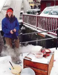  ?? FOTO: ANNE KARIN ANDERSEN ?? UNGDOM I ARENDAL: Haldis Kismul og Dave Drepeck markerte Kjøpefri dag i Arendal. Året er 2002.